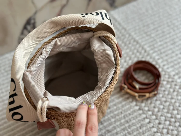 Ch new arrival bucket bag size: 18cm - Image 8