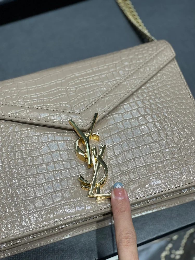 Y Cassandra Medium Chain Bag Dark Beige In Grain De Poudre Embossed - Image 5