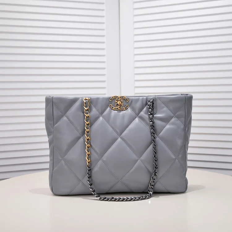 CC 22B 19BAG Tote - Image 2