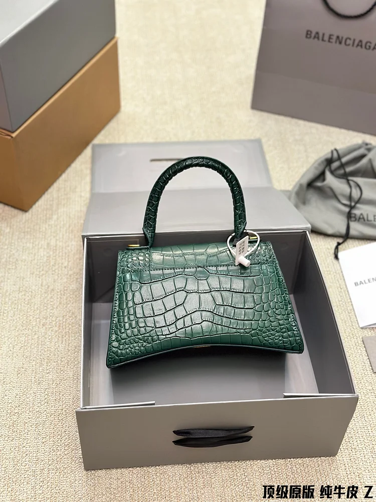 Balen hourglass xs bag size : 23 * 14cm - Image 10