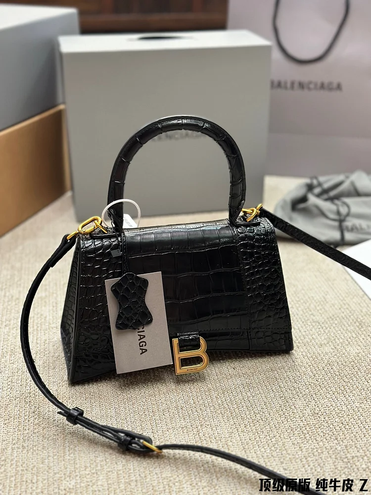Balen hourglass xs bag size : 23 * 14cm - Image 4
