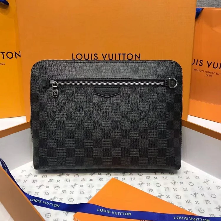 Louis new pouch damier graphite bag size?21.0 x 27.0 x 5.0 cm - Image 3