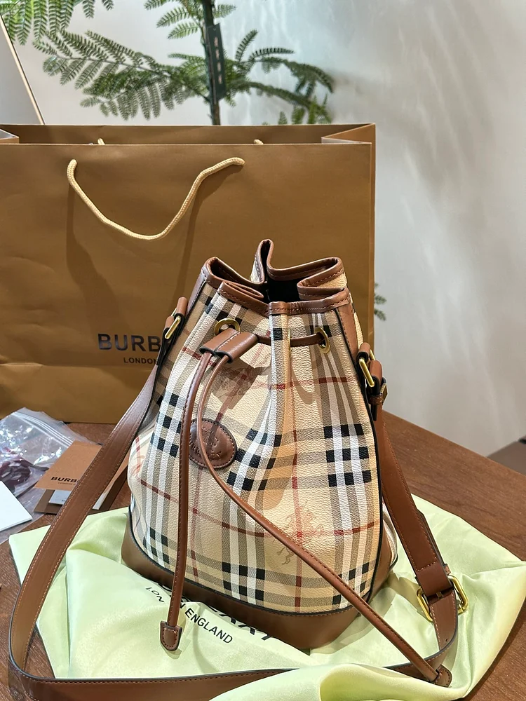 BB new arrival bucket bag size : 20x13x28.5 cm - Image 5