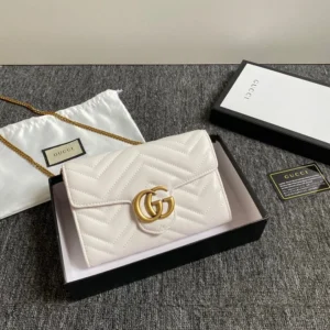 GC431 GG Marmont matelassé mini bag / 8″W x 5″H x 2.5″D