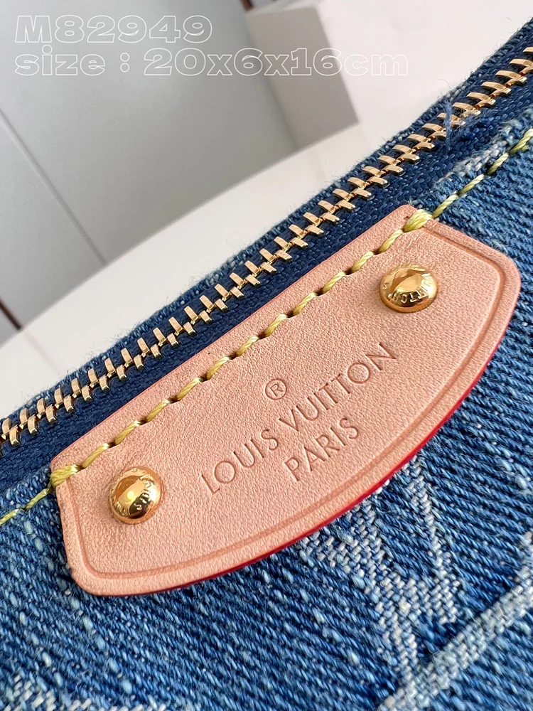 Louis Hills Pochette Monogram Denim size;20.5 x 6 x 16 cm - Image 7