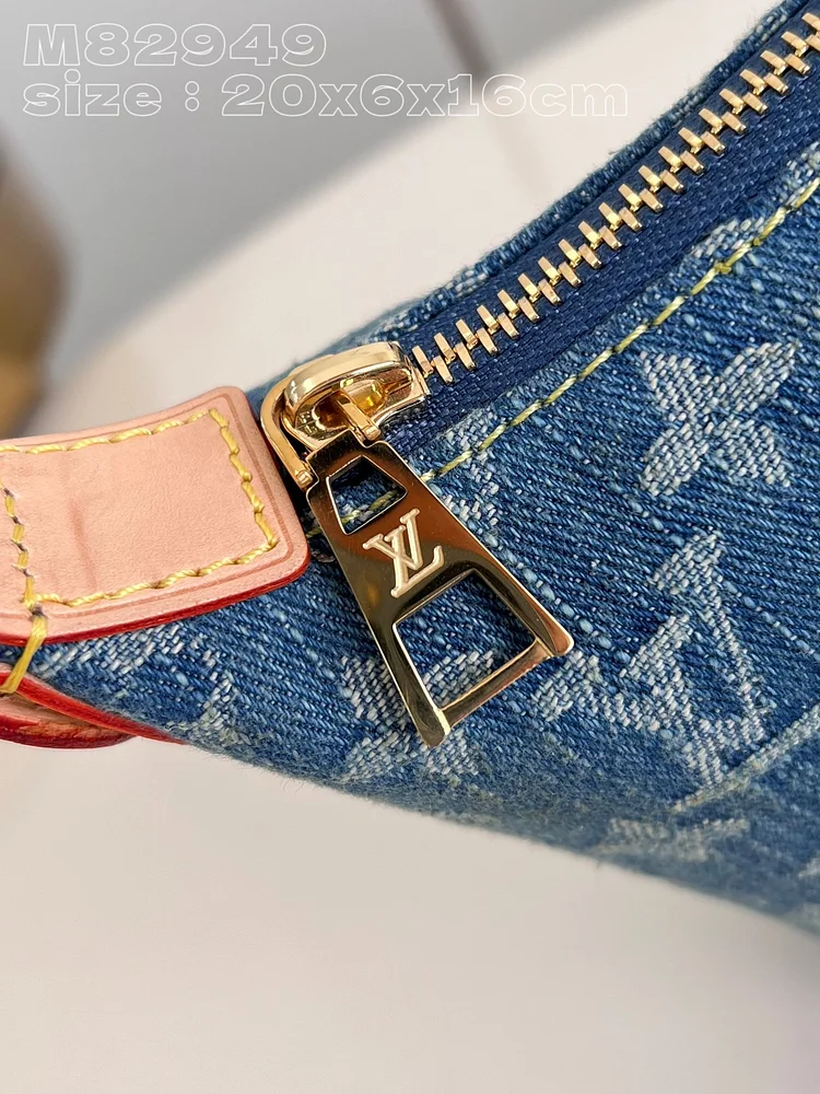 Louis Hills Pochette Monogram Denim size;20.5 x 6 x 16 cm - Image 3