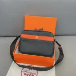 H crossbody bag Men size: 24 x 17 cm