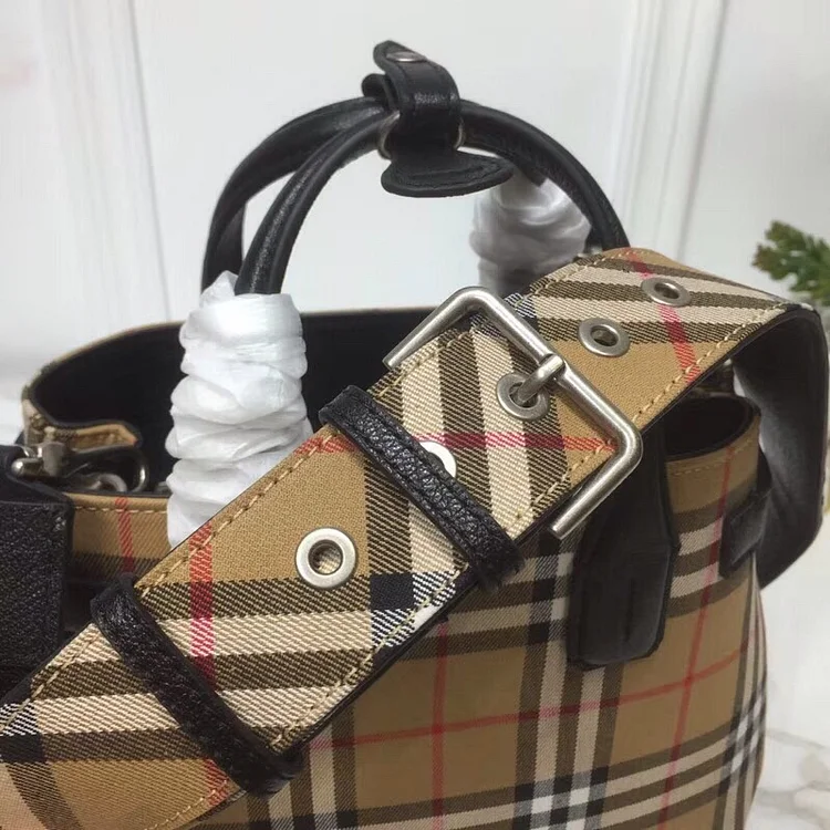 bb Small Banner Vintage Check And Tote Black For Women, Women??s Bags 10.5in/26cm - Image 3
