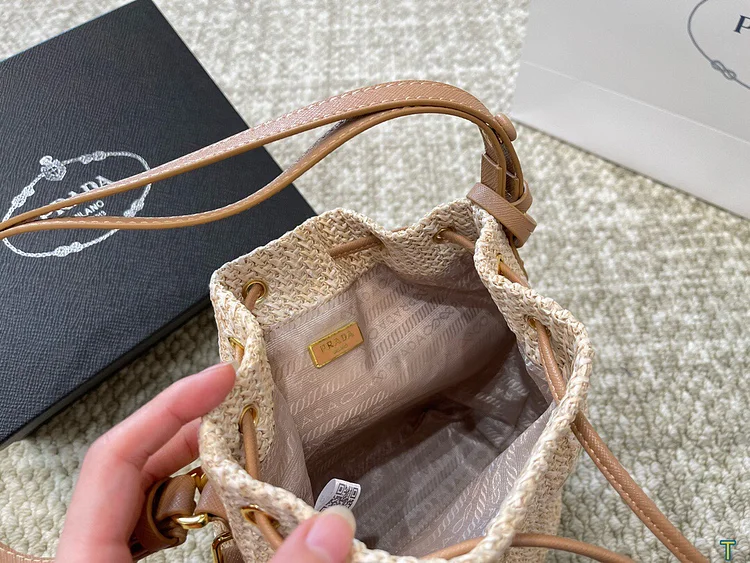 Pra nwe arrival bucket bag size: 18 * 22 cm - Image 2