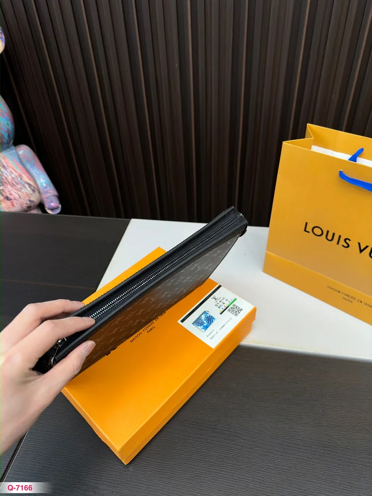 Louis Toiletry Pouch men and women bag size : 26*20cm - Image 6