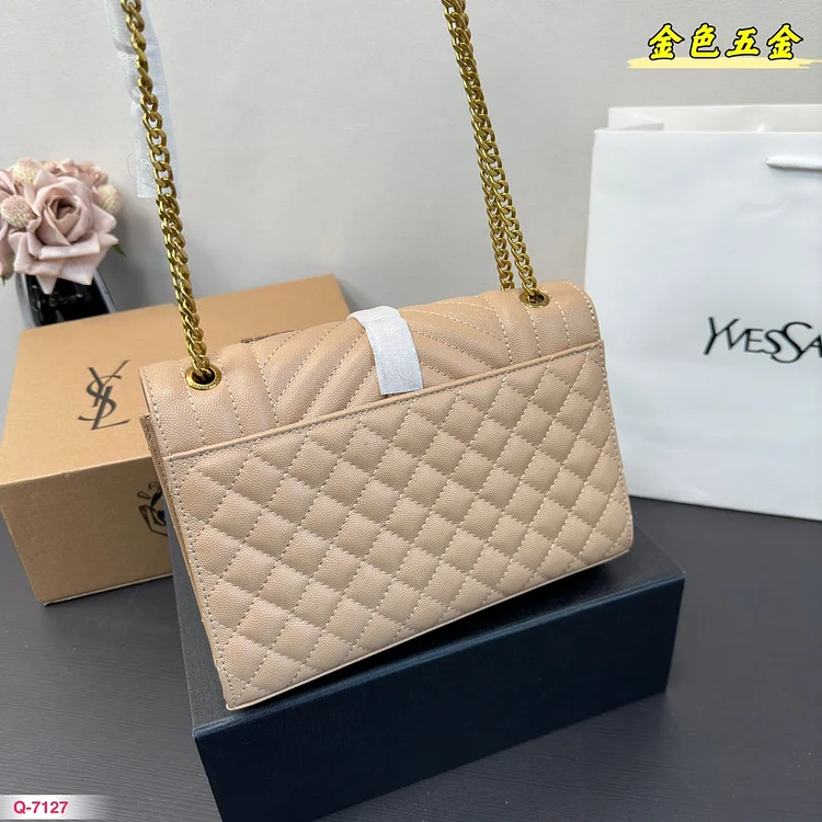 Y ENVELOPE Medium Chain Bag in Supple Matelasse Leather size :25.4 * 17 cm - Image 13