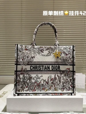 D book tote new arrival bag
