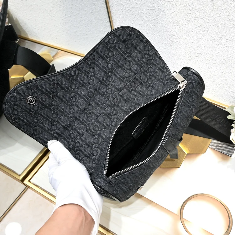 D homme2023 Pre-Fall saddle bag size : 20x28.6x5cm - Image 7